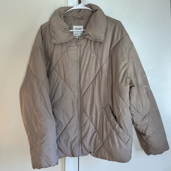 Abercrombie & Fitch neutral puffer jacket - Picture 1 of 8